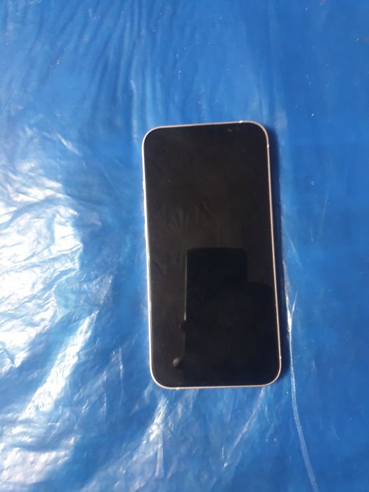 Продам айфон 13 память 128