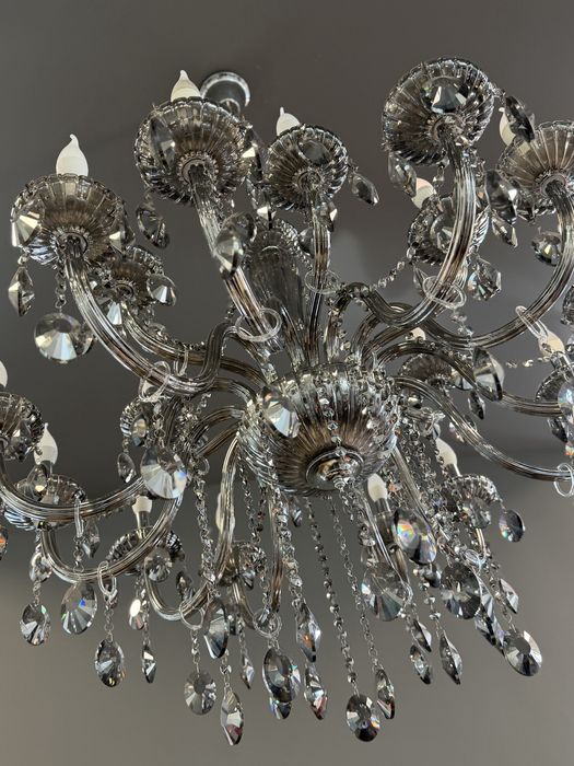 Луксозен полилей със стъклени кристали