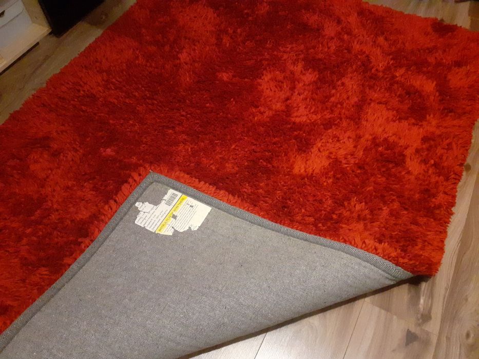 Vând urgent 2 bucati covoare