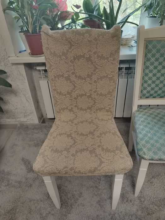 Продам стол со стульями.