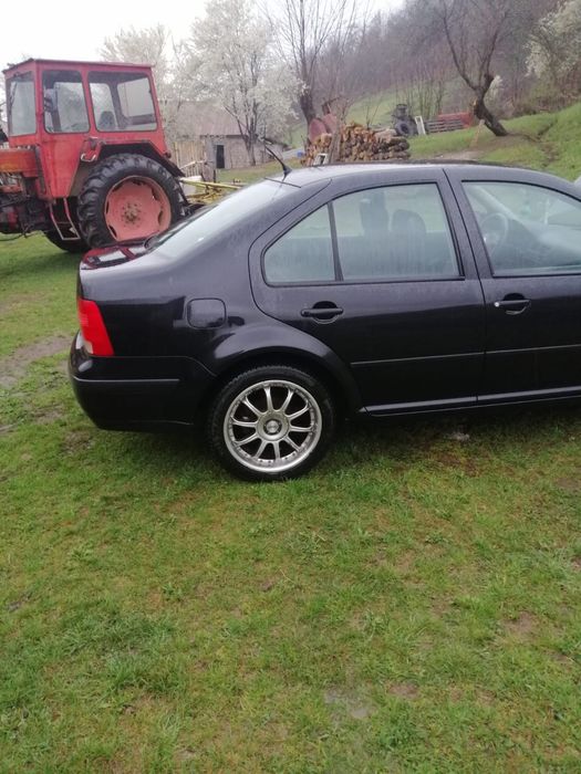 Vand volkswagen Bora an 2002 stare buna  motor 1,9 tdi