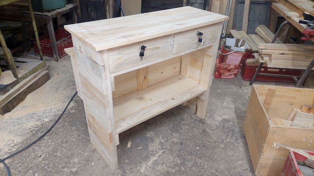 Щанд маса от масивна дървесина