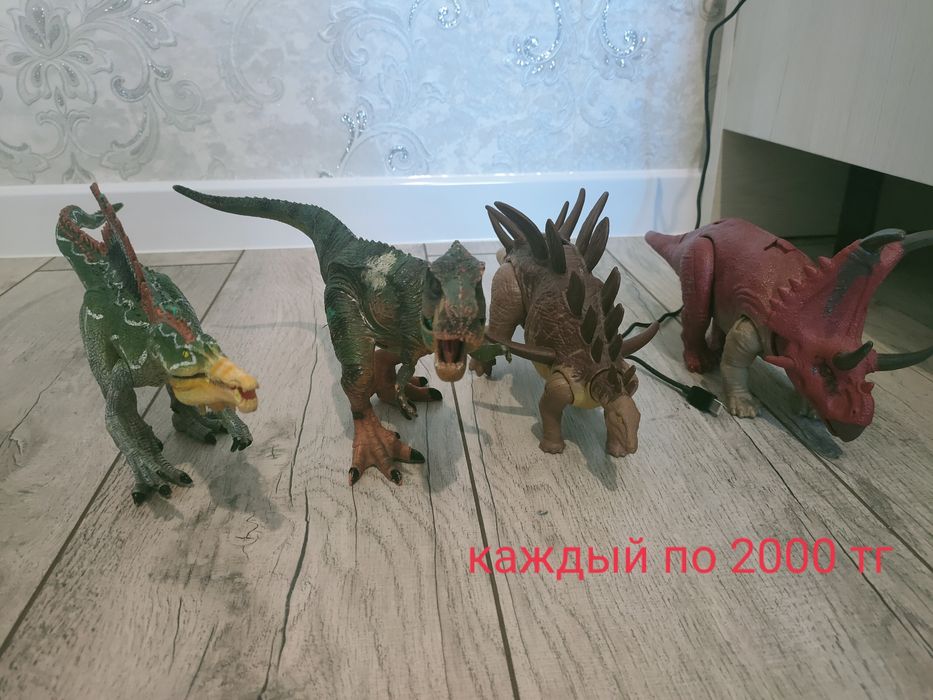 Продам динозавров