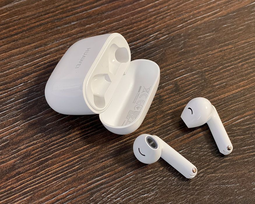 Продам наушники беспроводные 8000