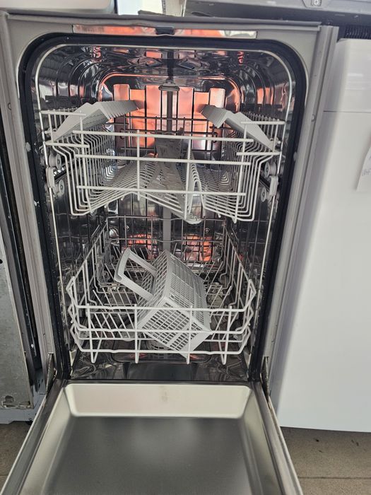 Съдомиялна за пълно вграждане Whirlpool 45см Клас