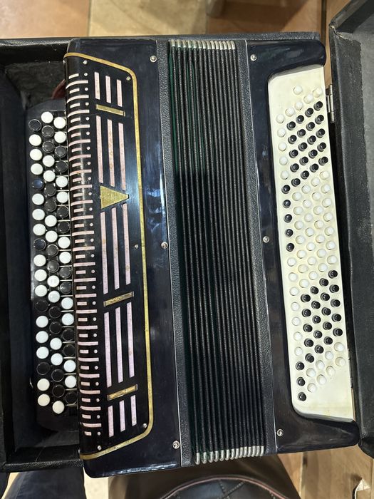 Бояны Аккардионы продам