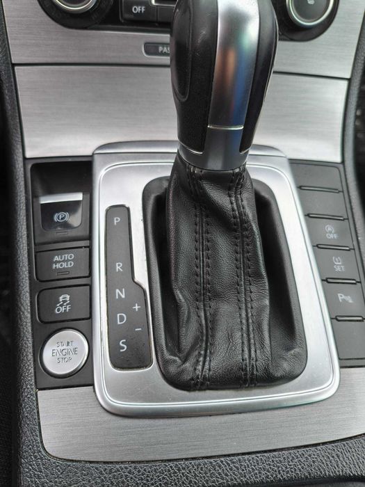 Volgswagen Passat B7 / 2.0 / 2011