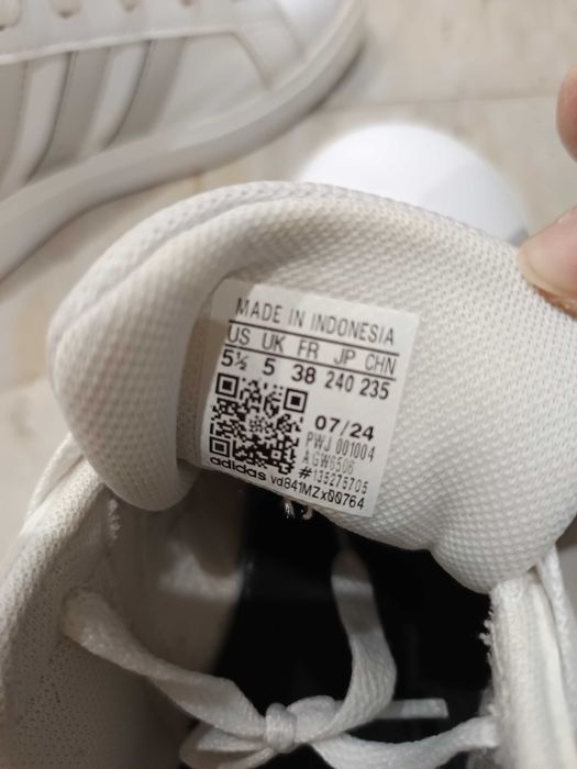 Бели кецове Адидас / Adidas