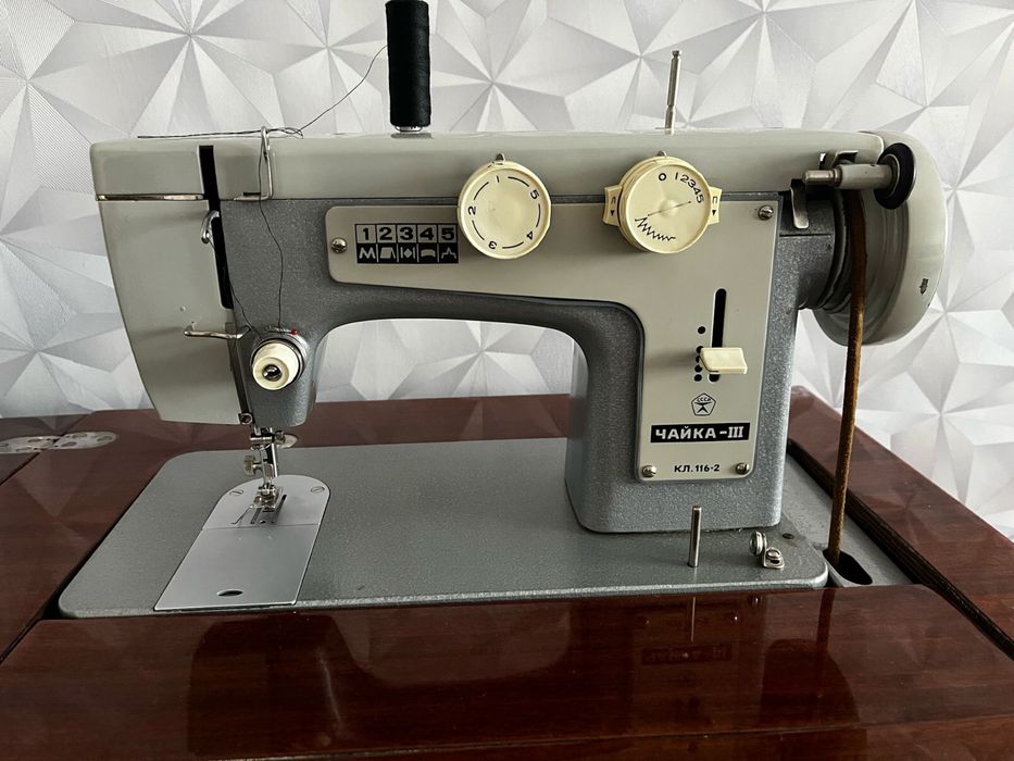 Продам швейную машинку