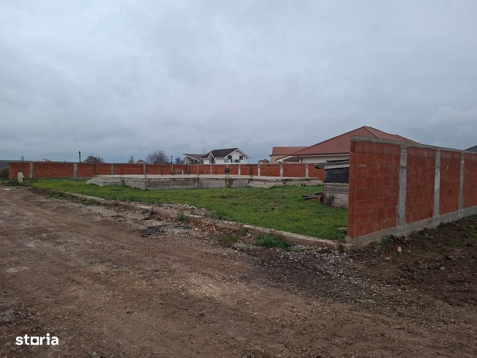 Teren de vânzare în Cheriu – cu fundație casă, proiect și autorizație