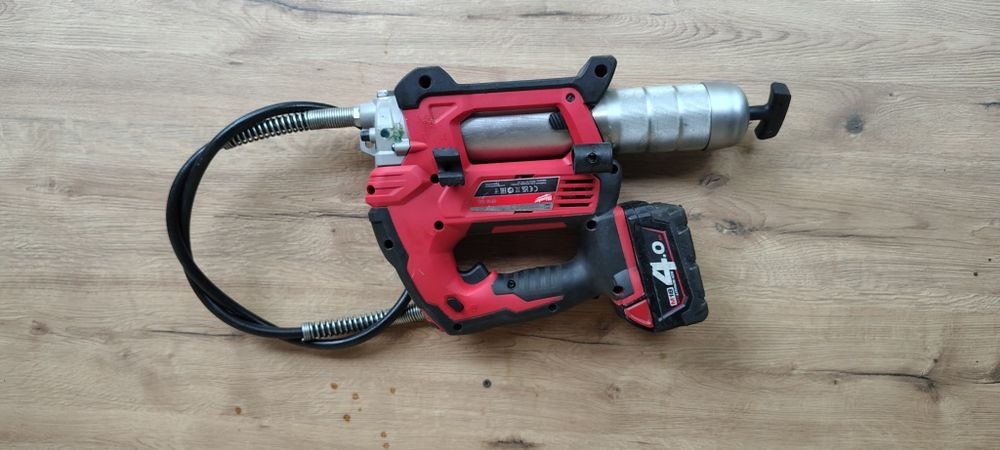 Gresor Milwaukee gg + baterie 4 amperi