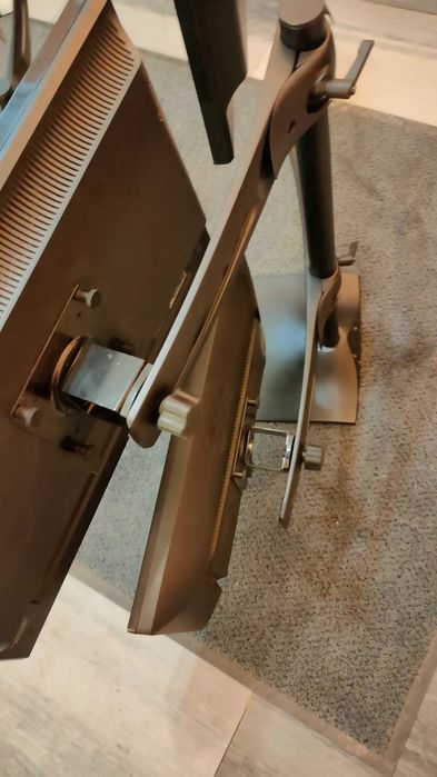 Ergotron DS100 свободностоящи стойки за 2 или4 мониторa