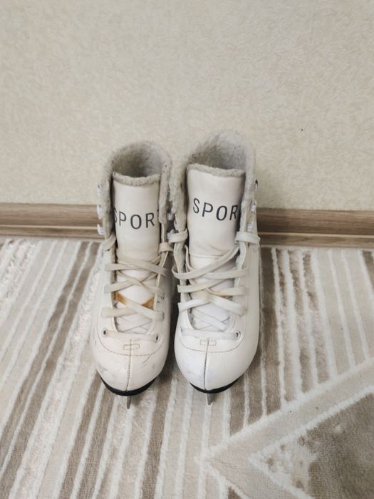 Коньки фигурные.