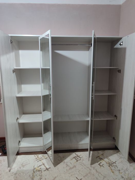 Shkaf sotiladi dastafka ustanovka bepul. Metri 1200 mindan