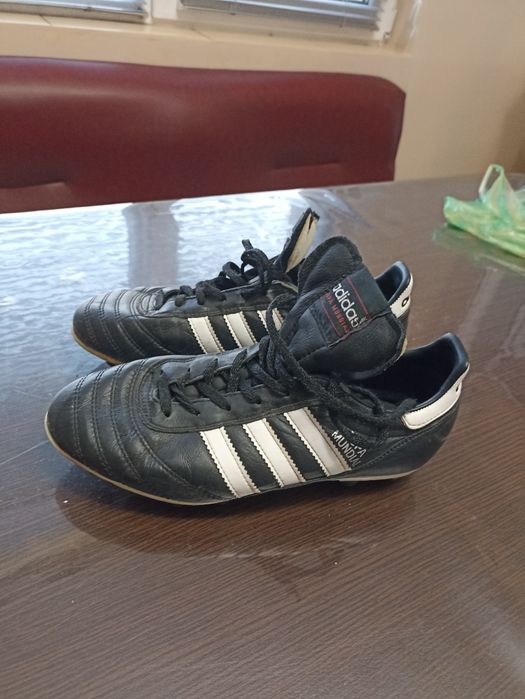 Футболни обувки за трева