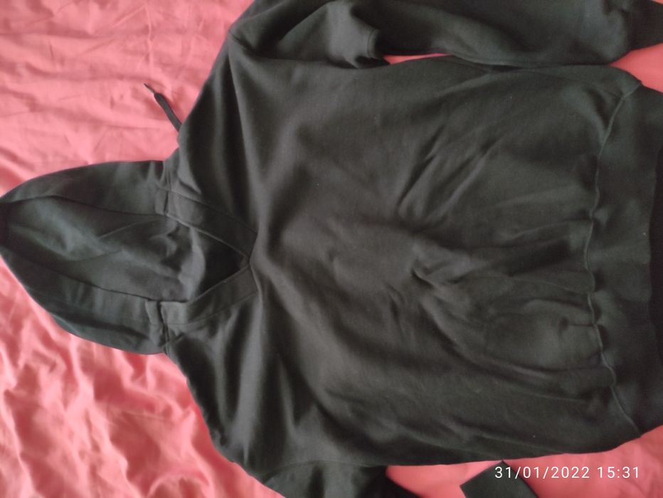 Яке Levi's, яке бомбър, черен суйчър и яке H&M, размер М