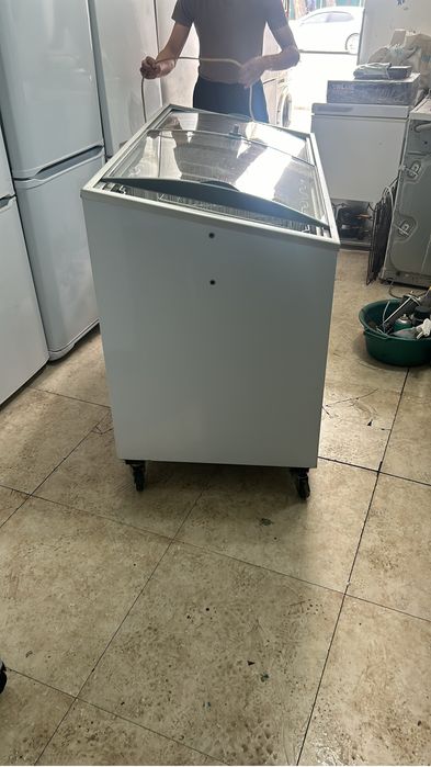 Морозильник для магазина