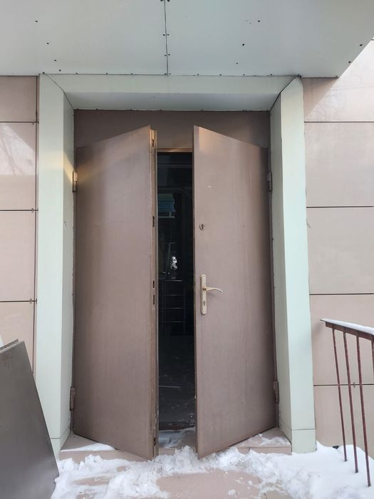 Двух дверный двер