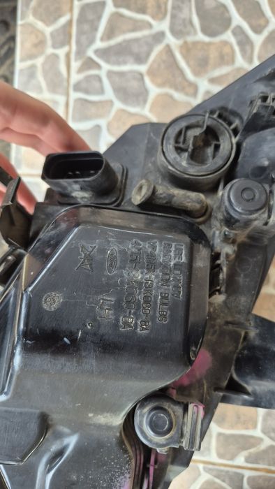 Vând faruri ford focus