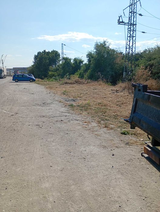 Косене на трева ,  почистване на дворове и рязане на опасни дървета