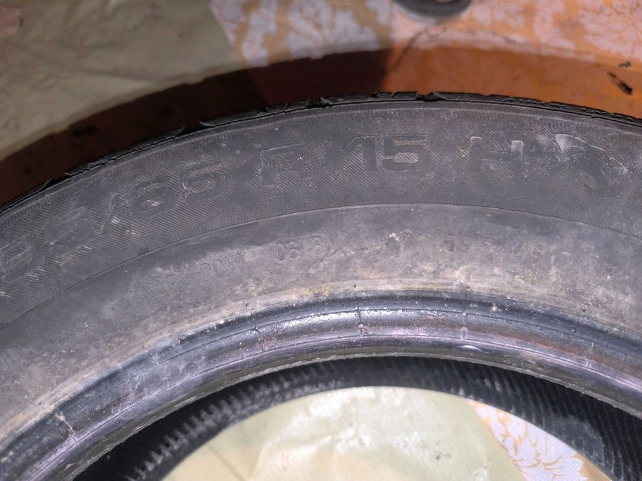 Летни автомобилни гуми- 2 Pirelli, 2 Uniroyal
