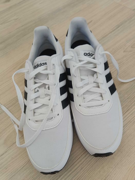 Продавам маратонки.