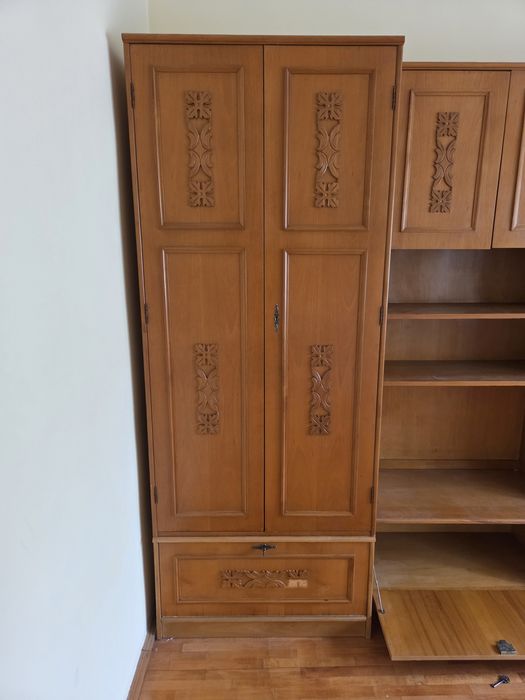 Bibliotecă vintage din lemn masiv, sculptată manual