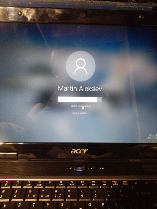 Лаптоп acer за прейнсталация