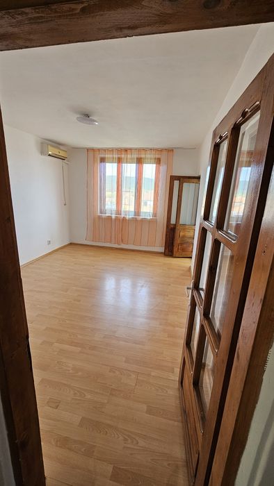 Apartament Strehaia cu 3 camere
