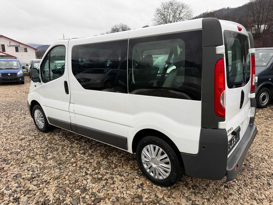 Renault trafic opel vivaro 9 locuri 2011