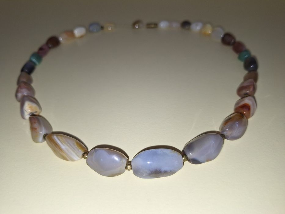 Ахат,нефрит и полускупоценни камъни.