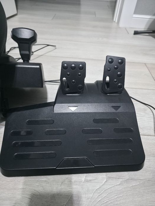 Продам игровой руль SVEN GC-W900