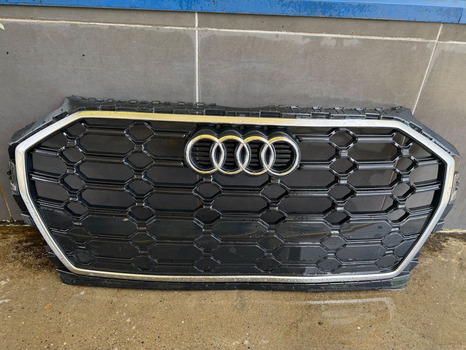 Решетка за Audi Q5 След 2020 година Фейс Лифт 80A853651