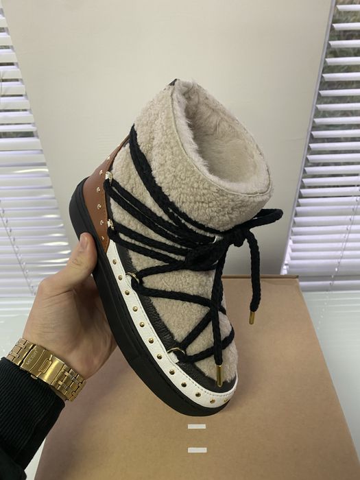 Ghete Inuikii din blana naturala.