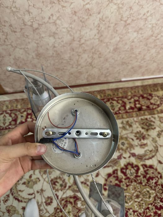 Продам люстру в отличном состоянии