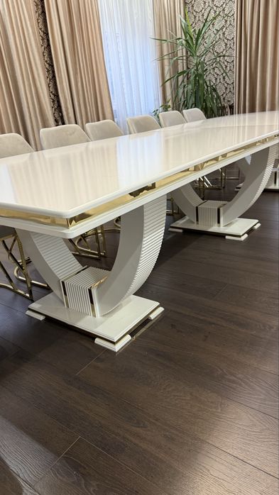 Продам стол обеденный