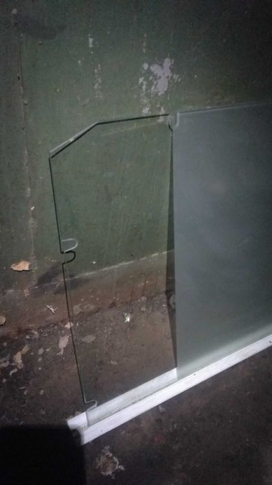 Дверь стеклянная с тонировкой