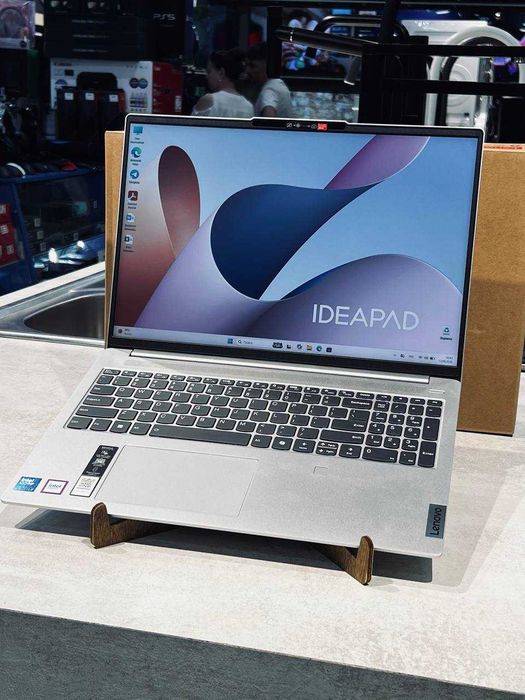 Lenovo Ideapad Core 7 150U 8/512 16'0 WUXGA Ips