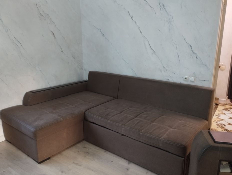 Гостиный диван б/у