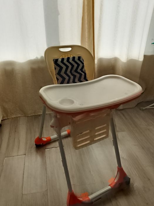 Стульчик для кормления ребенка