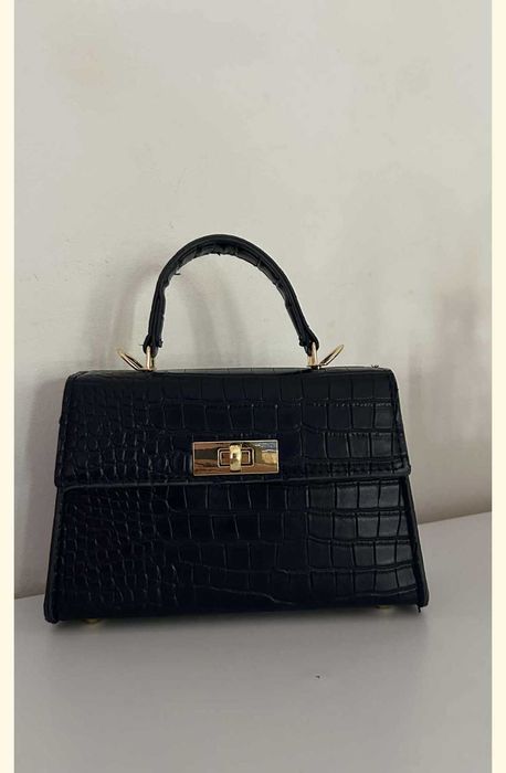 Дамска чантичка в тъмно синьо