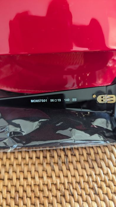 Слънчеви очила Moschino Ray -Ban Furla Ana Hickmann