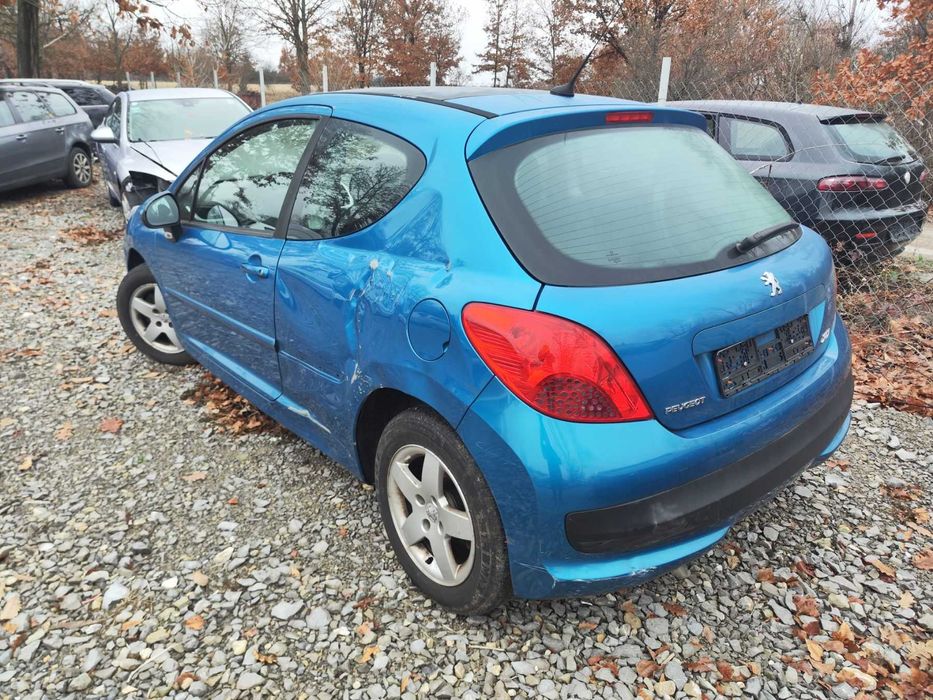 Peugeot 207 на части пежо 207 на част 120кс 1.6 бензин