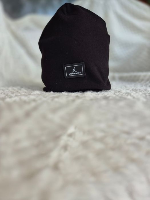 Fes baieti diverse culori