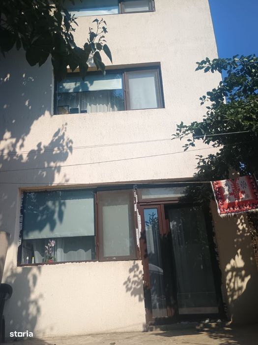 Casă cu etaj și mansardă în centrul orașului