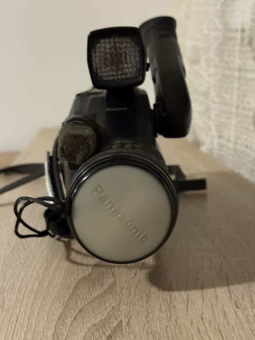 Ретро видеокамера Panasonic NV-G202 (VHS-C) с включена чанта