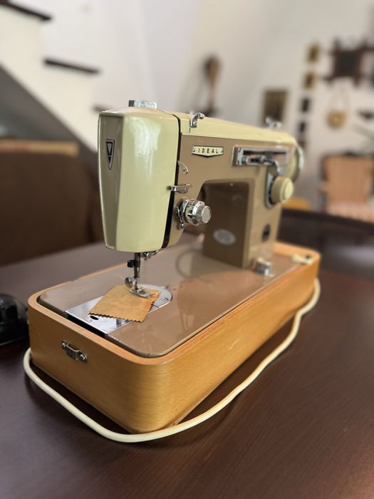 Masina de cusut electrica IDEAL Zick Zack Spezial vintage germană