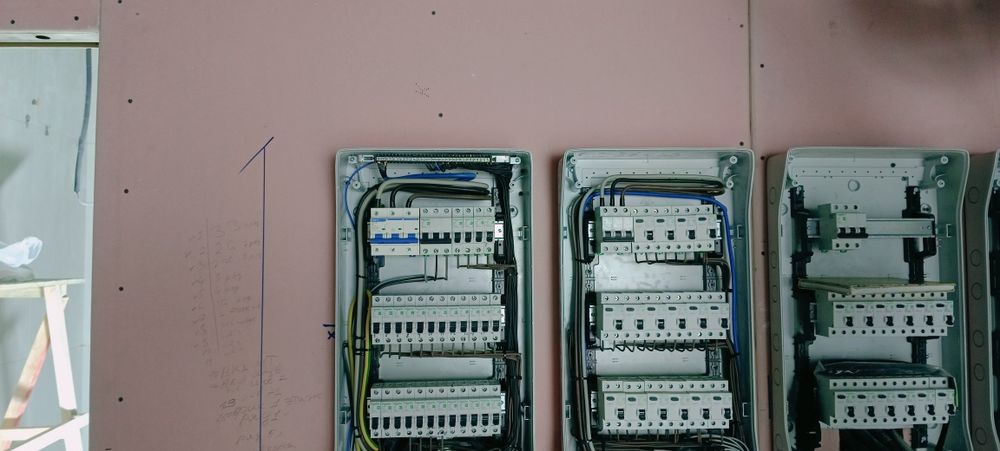 Электрик мантажник