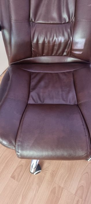 Кожен  офис стол