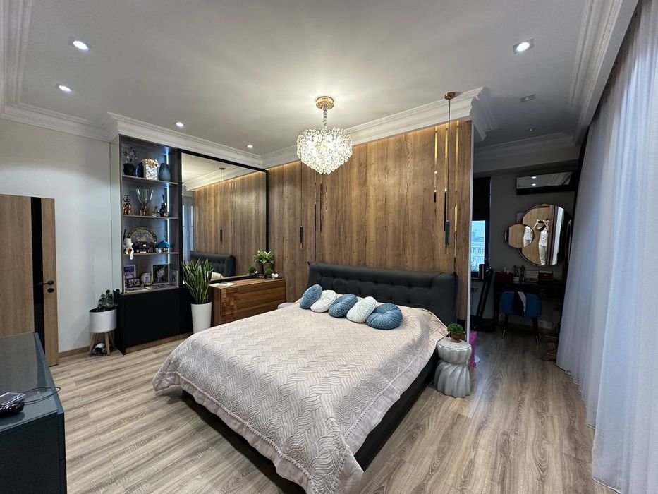 Продается 4х ком квартира в новостройке, ор-р: стадион Старт, 176м²